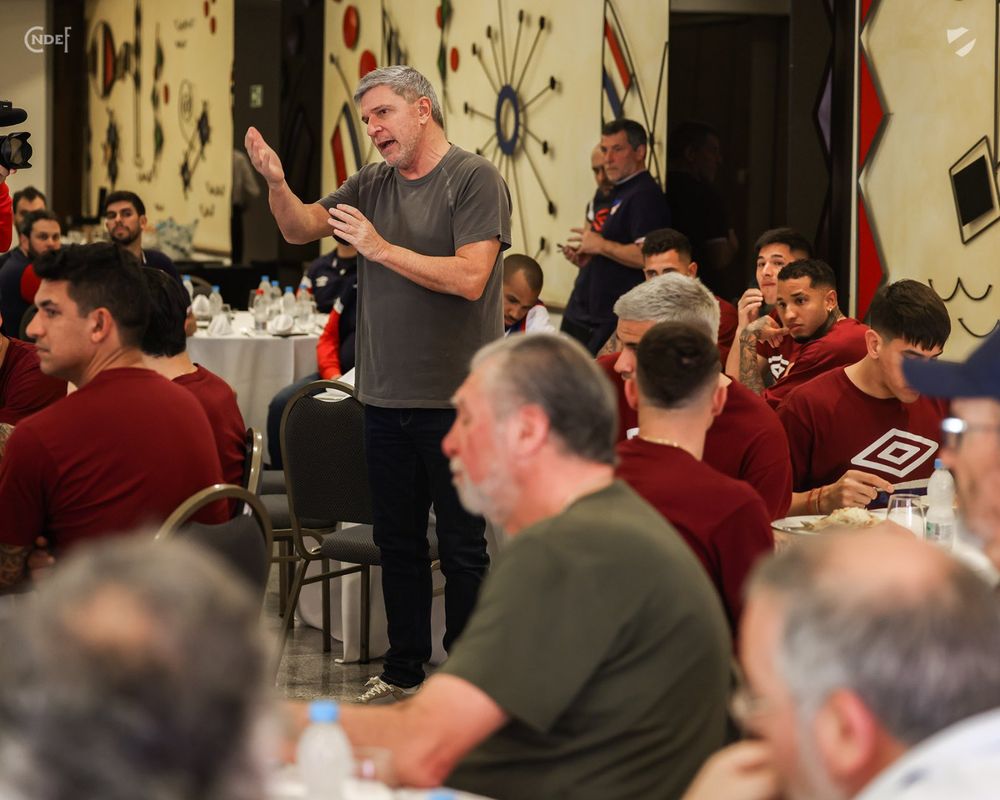 Alejandro Balbi y Juan Izquierdo en la concentración de Nacional en San Pablo antes del partido