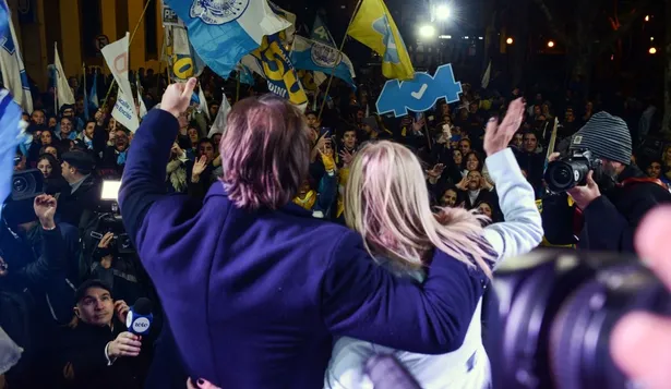 Un penal al ángulo, uno que rompe la red y otro a la tribuna