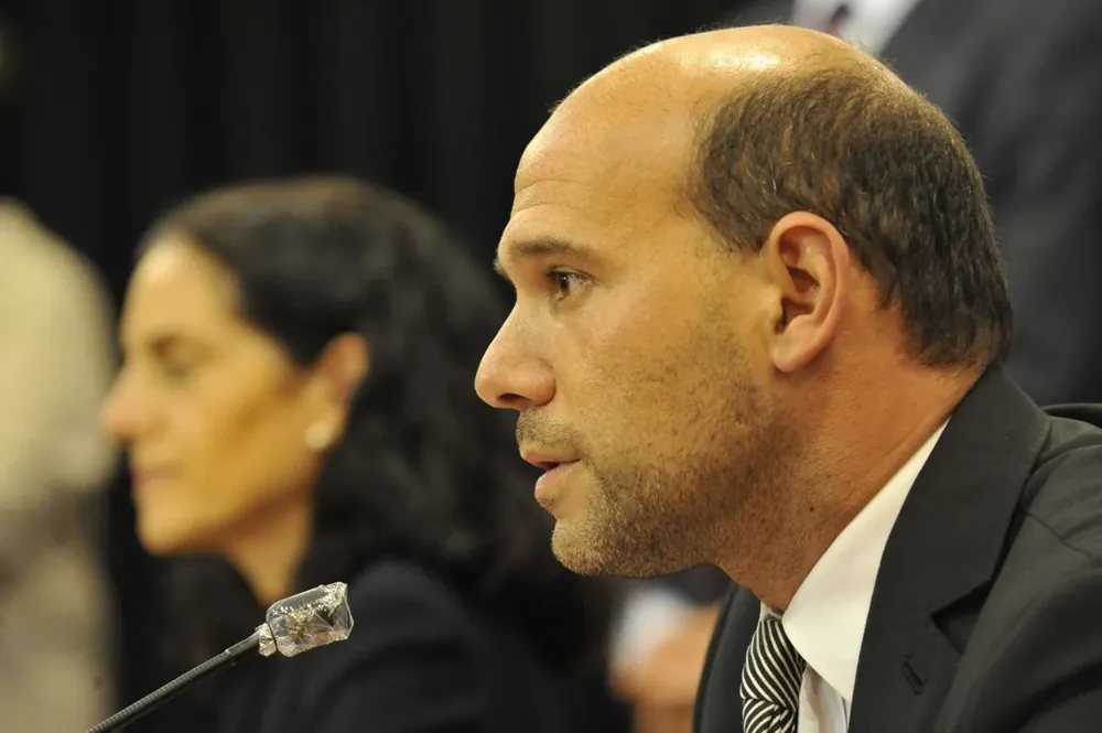 El ministro de Desarrollo Social, Martín Lema, presentó las nuevas medidas junto con su par de Economía, Azucena Arbeleche