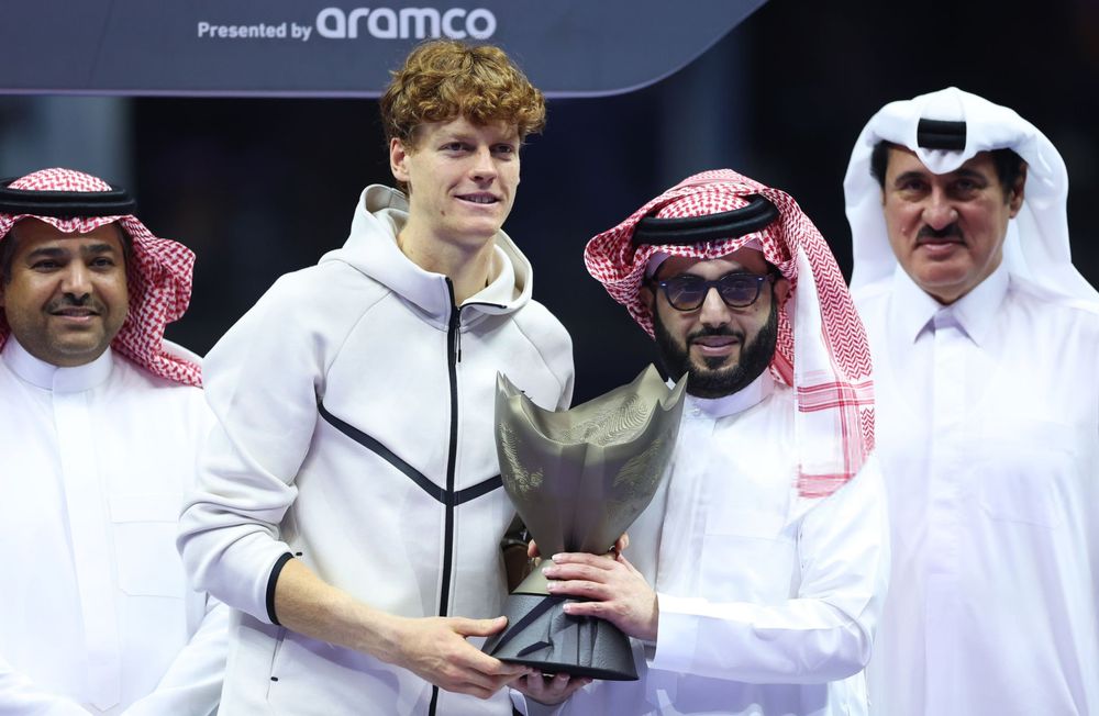 Jannik Sinner campeón en Riad.