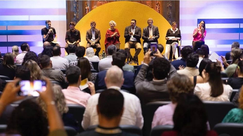 Con la visita de Sendic y el recuerdo al "Bebe" y a Mujica, foro creado para abonar vínculos entre "líderes emergentes" de izquierda juntó a Sánchez, Kicillof y Haddad