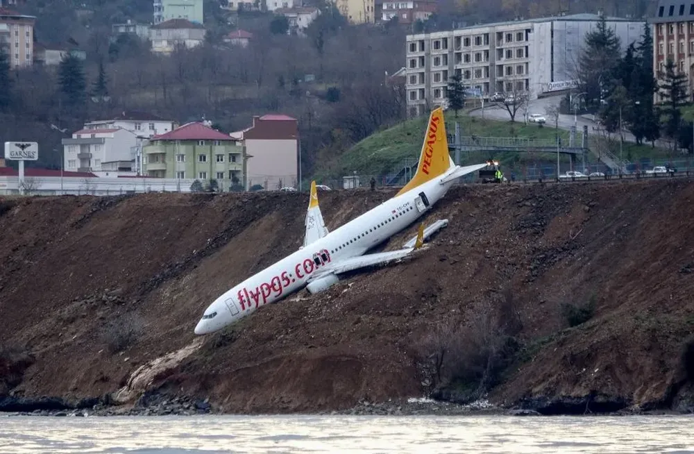 Por poco el avión no cayó al agua