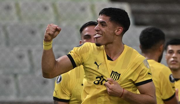 Caracas vs Peñarol: con poco y con un golazo de Guzmán Rodríguez, los aurinegros se están llevando la victoria por la Copa Libertadores