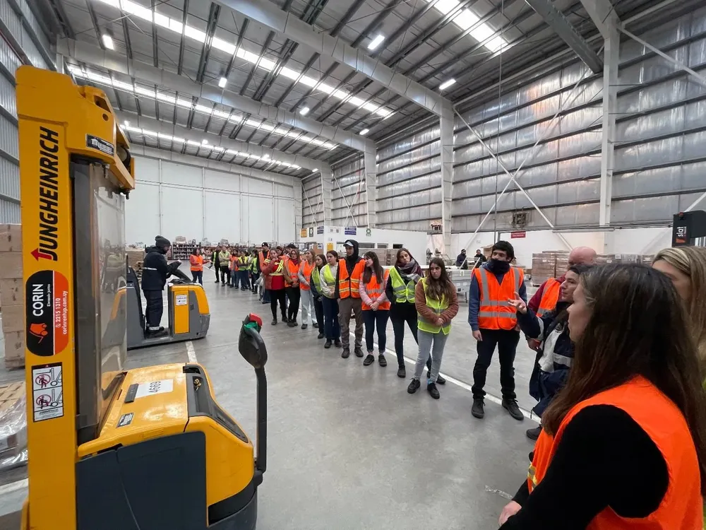 Taller sobre Logística, Medio Ambiente y Seguridad Ocupacional con estudiantes de la UTU