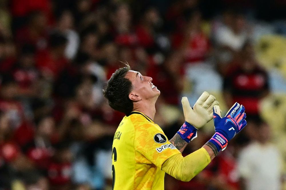 Fernando Muslera, figura en Estudiantes vs Flamengo en Maracaná