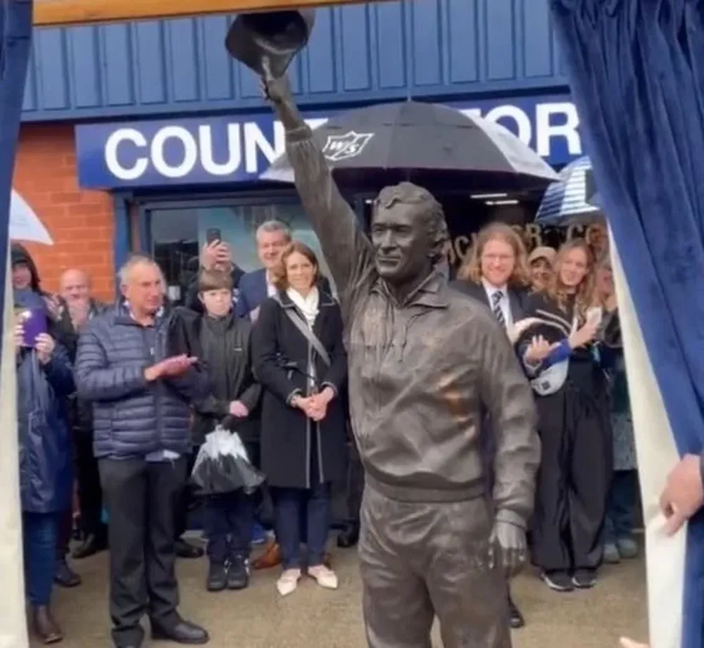 Estatua de Danny Bergara
