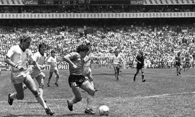 La mano de Dios en problemas: Maradona demanda a Netflix
