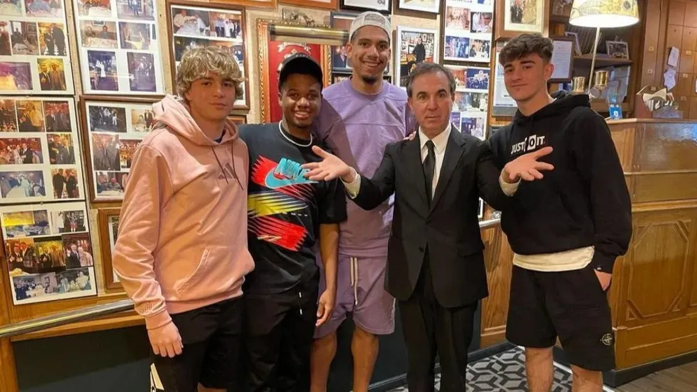 Ronald Araujo con Gavi y Ansu Fati