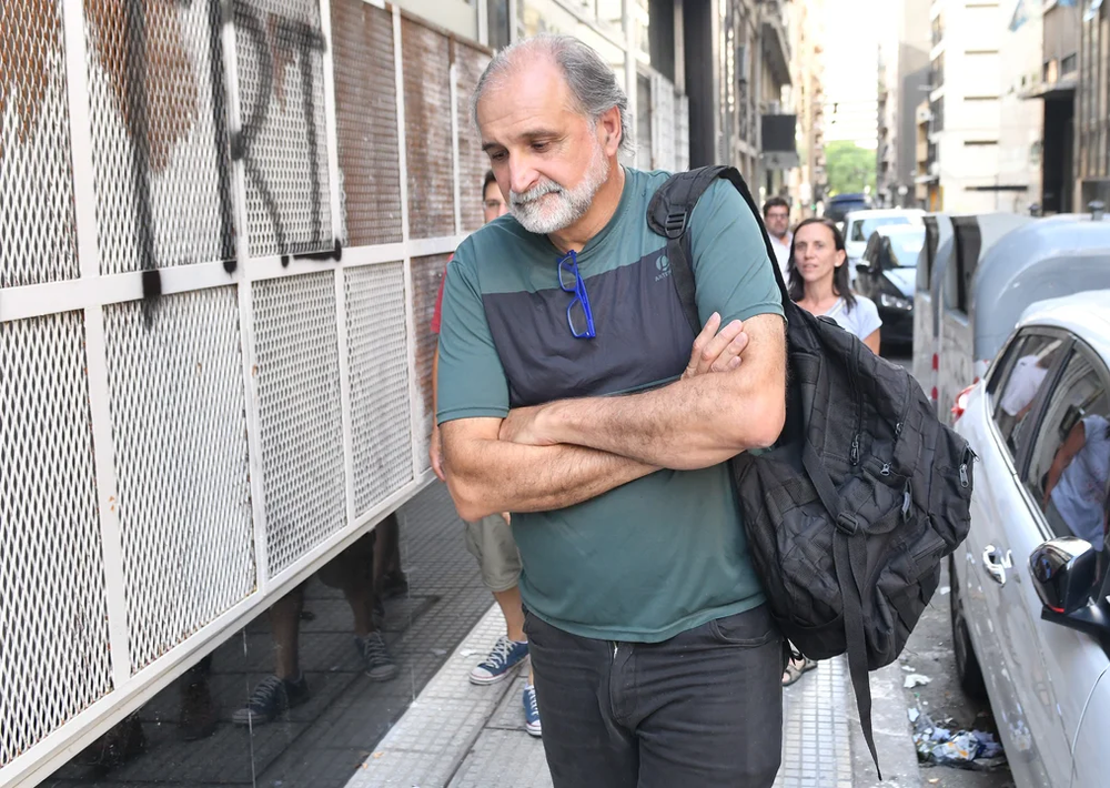 Eduardo Belliboni y otros dirigentes sociales irán a juicio oral por fraude al Estado y extorsión a beneficiarios del Potenciar Trabajo.