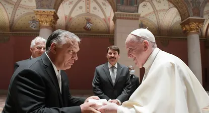 Francisco tras haberse reunido en Budapest con el líder soberanista húngaro Viktor Orban, que se presenta como un baluarte contra la invasión musulmana en Europa,