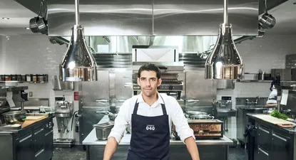 el cocinero que comenzo una rebelion contra los cubiertos en la gastronomia de lujo
