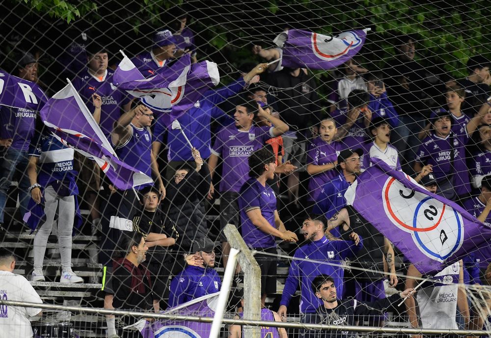 Peñarol vs Defensor Sporting semifinal Copa AUF Uruguay hinchas hinchada