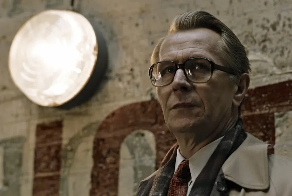 Gary Oldman como George Smiley en El topo (2011) del director Tomas Alfredson