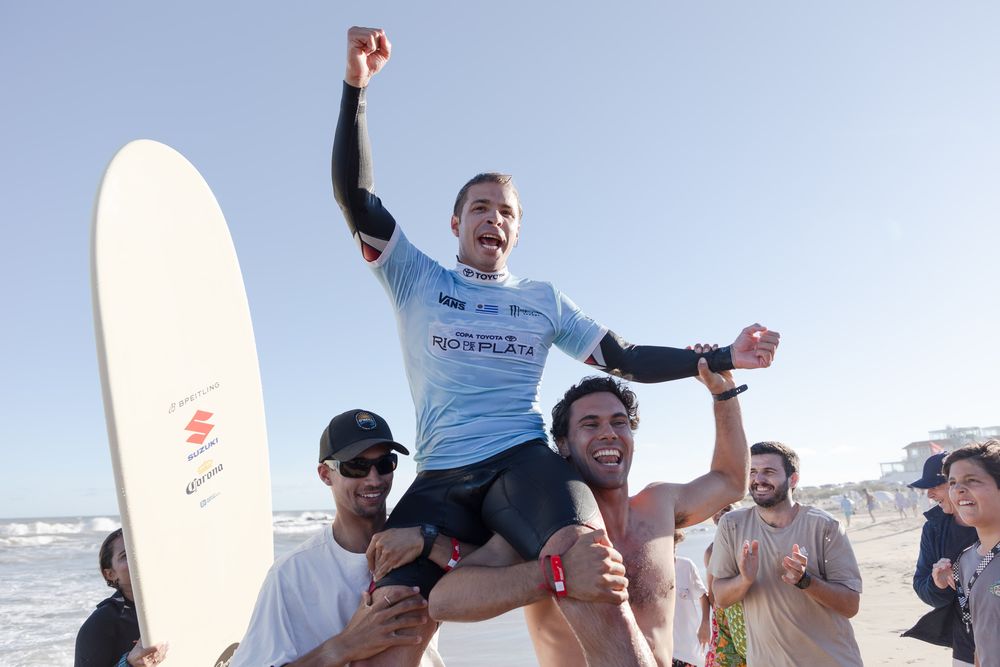 Festejo del uruguayo Julián Schweizer en la Copa Río de la Plata 2025