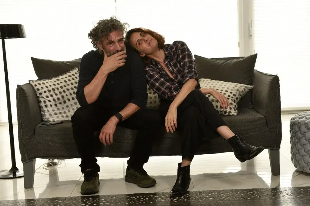 Leonardo Sbaraglia y Julieta Díaz comenzarán el rodaje de Asfixiados en Uruguay