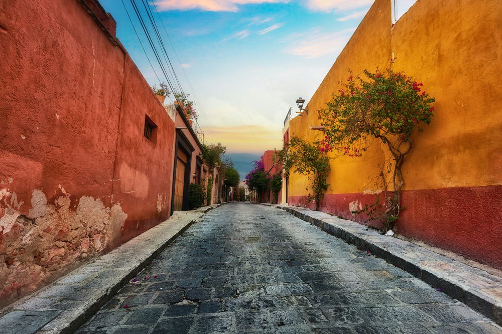 Un paseo por las calles de San Miguel de Allende es un viaje a través del tiempo y la cultura de esta pueblo de Sudamérica.