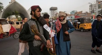 Talibanes patrullando en la ciudad de Herat el pasado 10 de setiembre