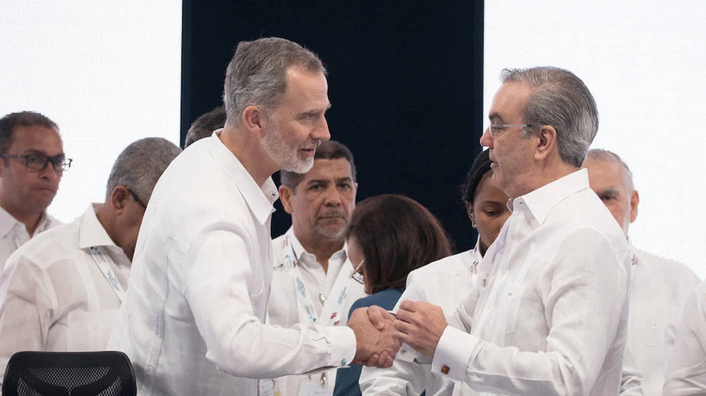 El rey de España, Felipe VI junto al presidente de República Dominicana, Luis Abinader.