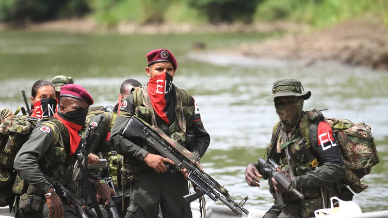 De la economía criminal del oro a la captura de minerales críticos: así se expanden los grupos armados en Colombia