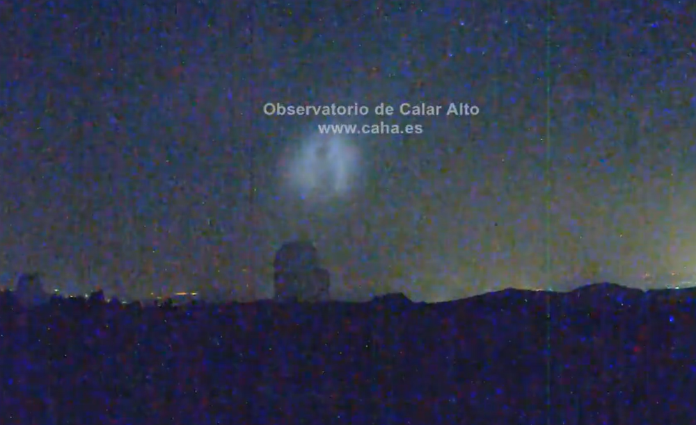 La imagen de la estela registrada en el cielo de Almería.