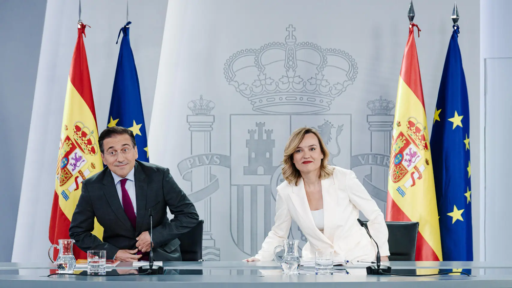 José Manuel Albares y Pilar Alegría en rueda de prensa tras la reunión del Consejo de Ministros