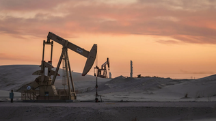 El petróleo trata de seguile el paso a las decisiones de Trump pero no es fácil. El viernes dio un giro y optó por la vía diplomática pero el fin de semana desplegó refuerzos militares sobre Irán como si preparara un ataque y en efecto, lo hizo. Israel le habría dicho que no estaba dispuesto a esperar dos semanas el resultado de una negociación. visibility edit