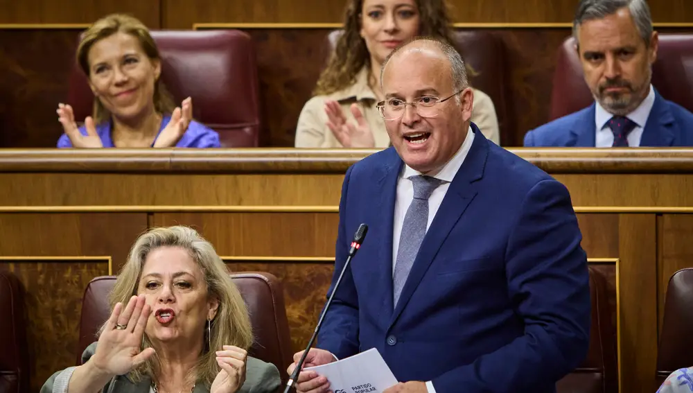 Yolanda Díaz la pasa mal en el Congreso: recibe abucheos y gritos de cómplice  por defender a Pedro Sánchez
