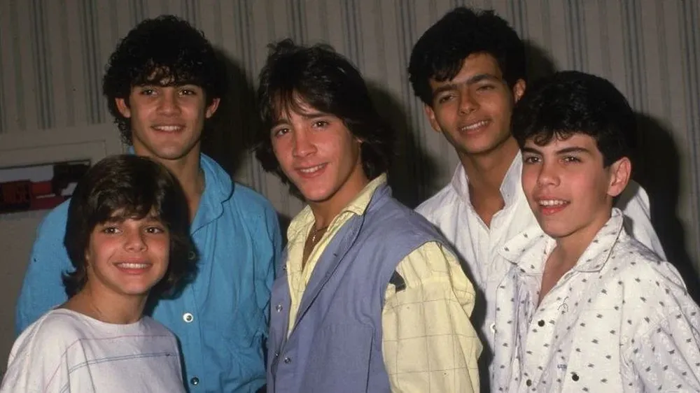 Menudo en 1985, con la integración de Ricky Martin, Charlie Rivera, Roy Rosselló, Robby Rosa y Ray Acevedo