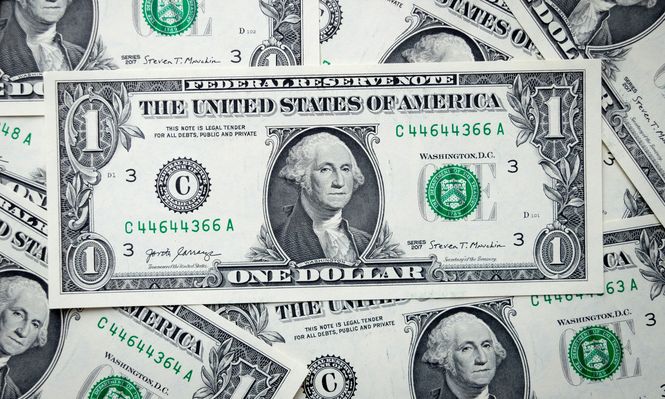 Un billete de un dólar puede valer más de 7000 dólares si presenta características únicas.