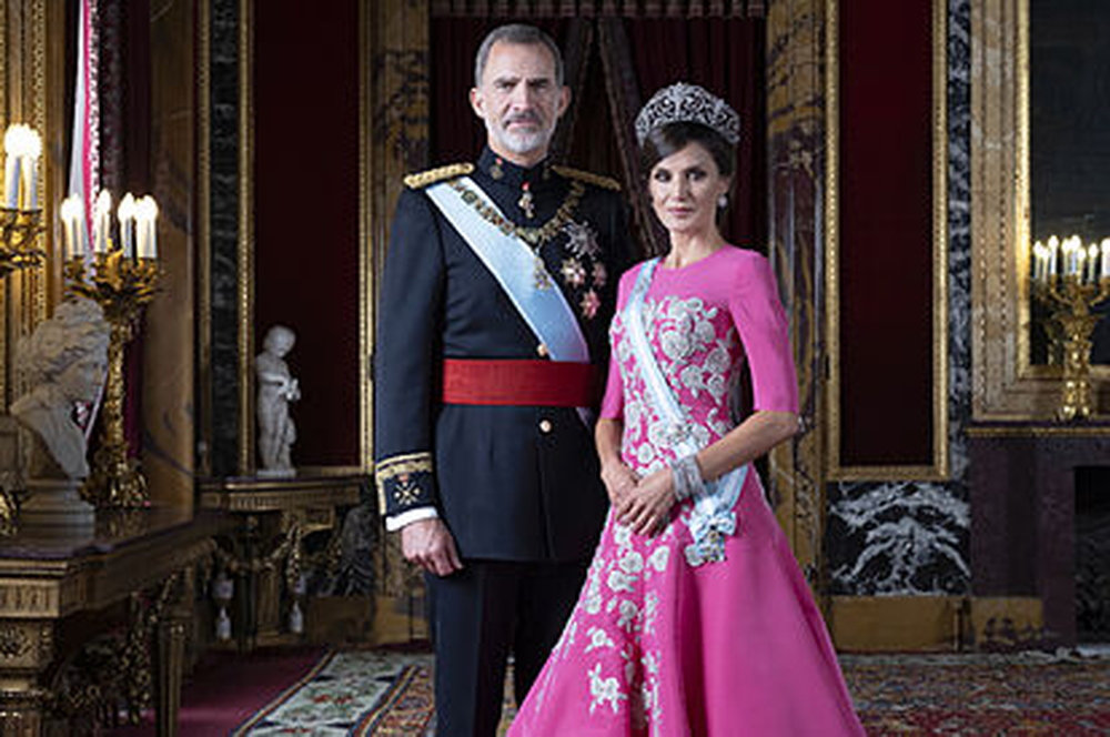 El Rey Felipe VI y la Reina Letizia, en un retato realizado por Estela de Castro.