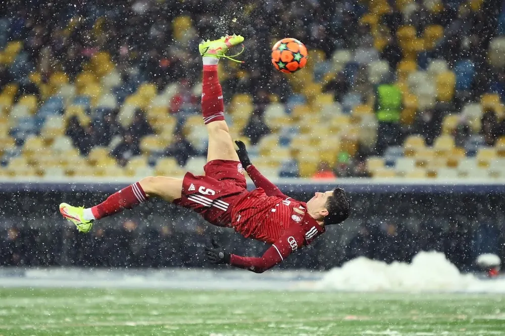 La espectacular chilena de Robert Lewandowski en Kiev