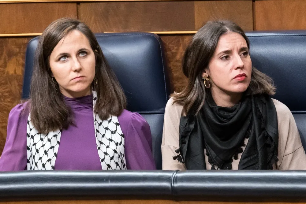 La secretaria de Podemos, Ione Belarra e Irene Montero.
