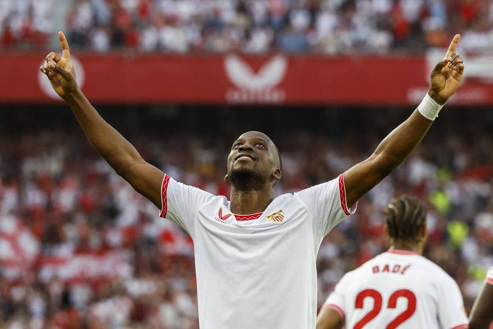Sevilla se adelanta en el marcador.