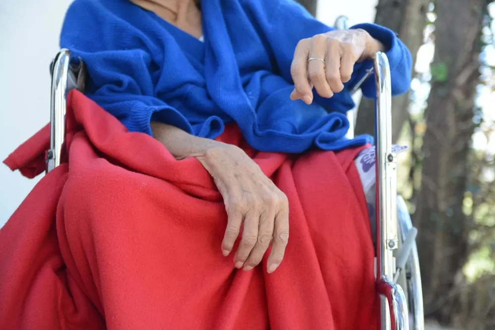 ¿Cada cuánto deben bañarse los adultos mayores para cuidar su piel? Esto dicen los expertos