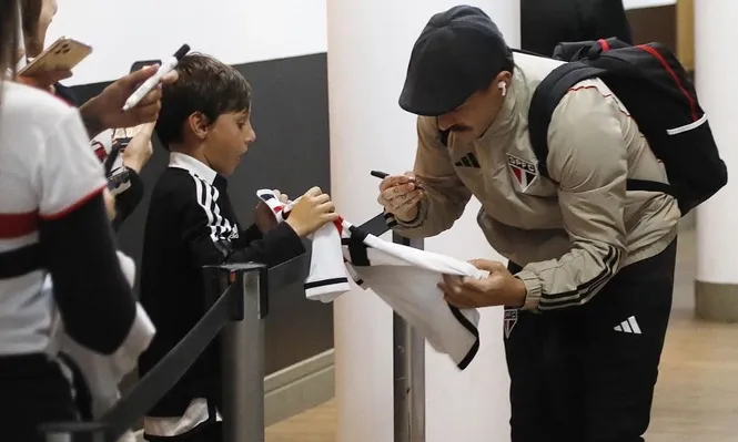 Neves deja Sao Paulo
