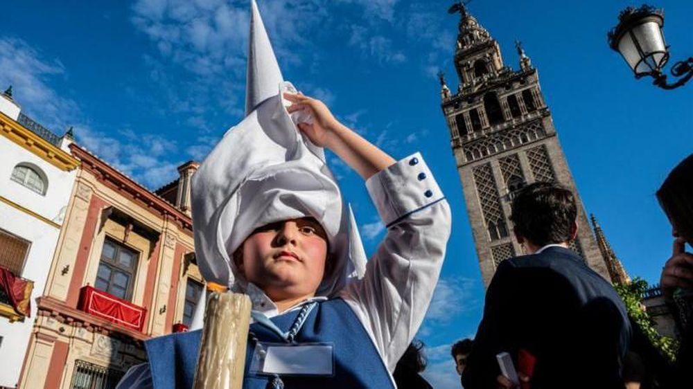En ciudades como Sevilla la celebración de la Semana Santa va más allá de lo religioso.