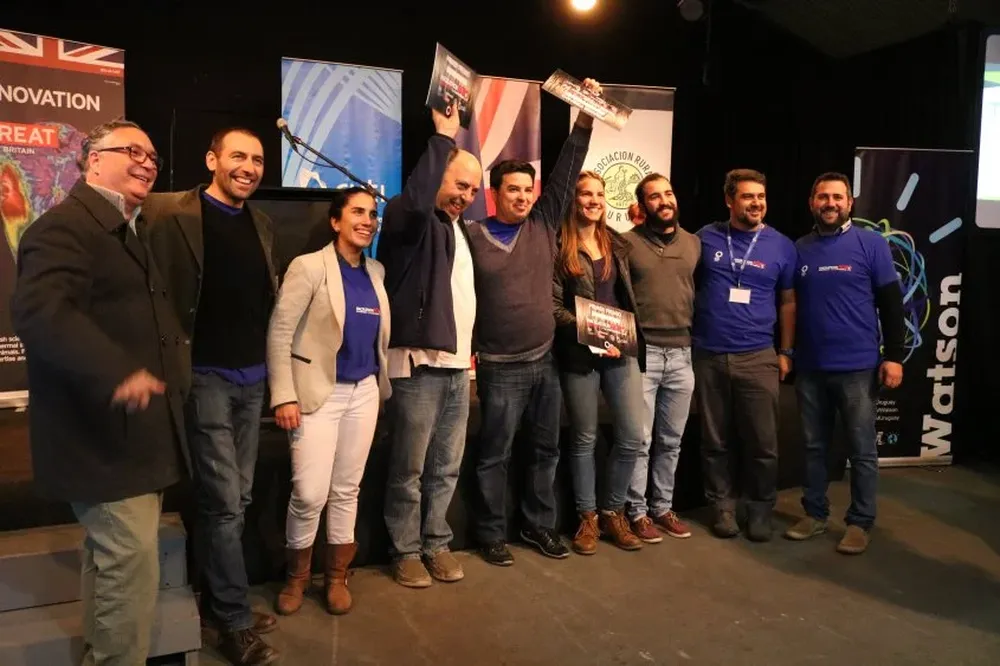 Los ganadores de la primera Hackathon viajarán al Reino Unido a disfrutar y aprender.