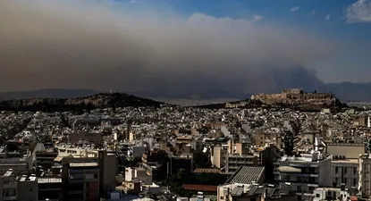 Las altas temperaturas y los fuertes vientos provocaron los incendios que están asolando distintas regiones de Grecia