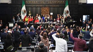 El Senado de México aprobó en la madrugada la controvertida reforma judicial de AMLO