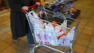 Las compras suelen ser más costosas en los meses de intensa actividad turística