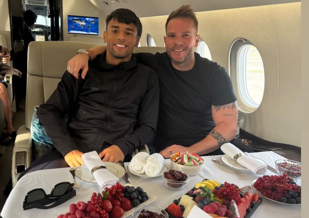 Luciano Rodríguez en viaje a Arabia Saudita junto a su representante Mauricio Machado