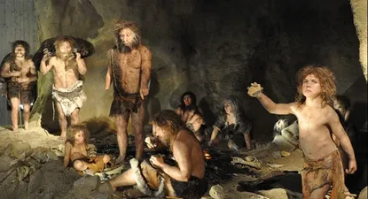 Familia de neandertales, extinguidos hace unos 40.000 años.