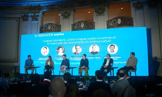 Uruguay Laboratorio. ¿Cómo puede Uruguay convertirse en un nuevo polo de conocimiento en América Latina? fue el disparador de la primera disertación