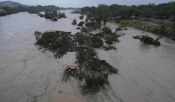 ¿Por qué la inundación en Texas causó más de 100 muertos? El Servicio Meteorológico se defiende y se cuestionan los recortes de personal