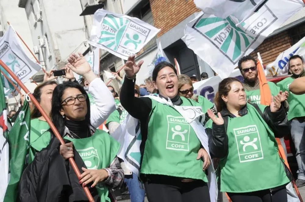 Trabajadores del INAU protestaron días atrás frente a la sede del Sirpa en repudio a su directora