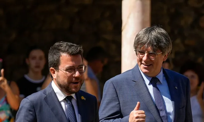 Pere Aragonès y el fugado Carles Puigdemont.