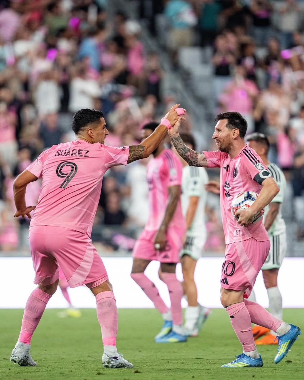 El festejo de Luis Suárez y Lionel Messi en el Nu Stadium