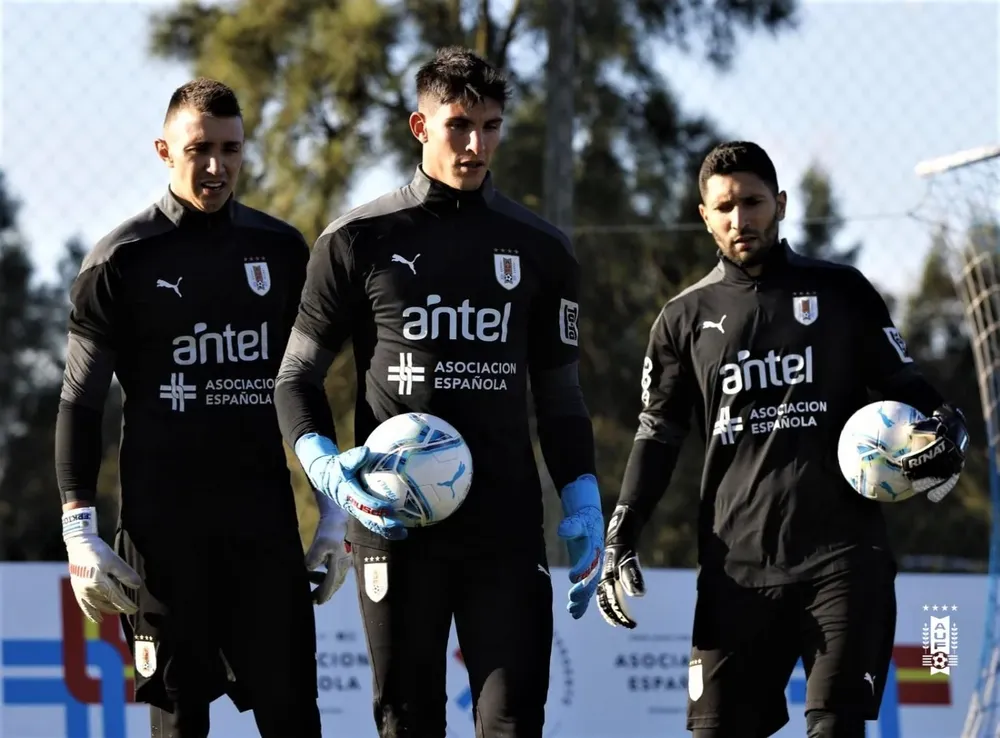 Muslera, Rochet y Campaña, los tres goleros de la selección