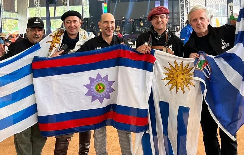 Enrique Puentes y Los Charrúas.