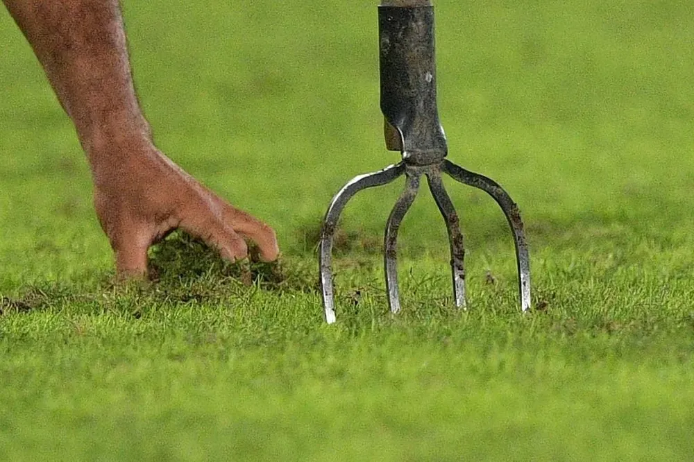 Arreglos en el piso del Nilton Santos en plena Copa América